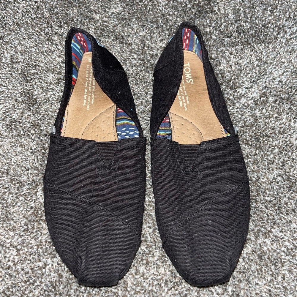 Adorable black flats!